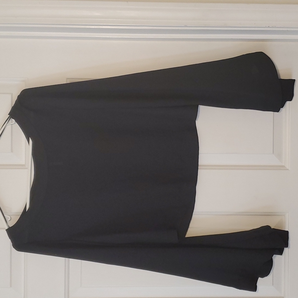 17"long, not stretchy.